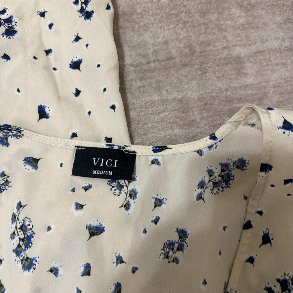 Vici Blue and Cream Ditzy Floral Jumpsuit size medium - Picture 3 of 3